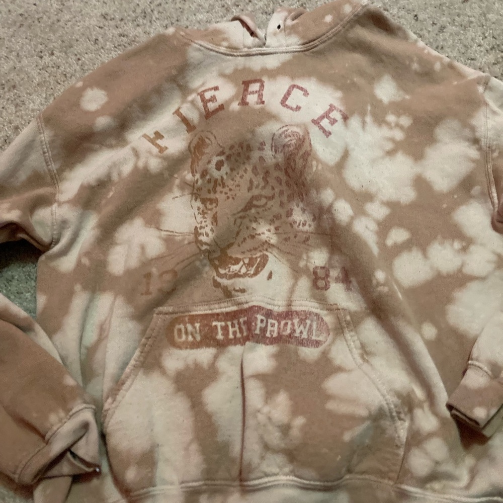 Buckle Sweatshirt Size Medium
